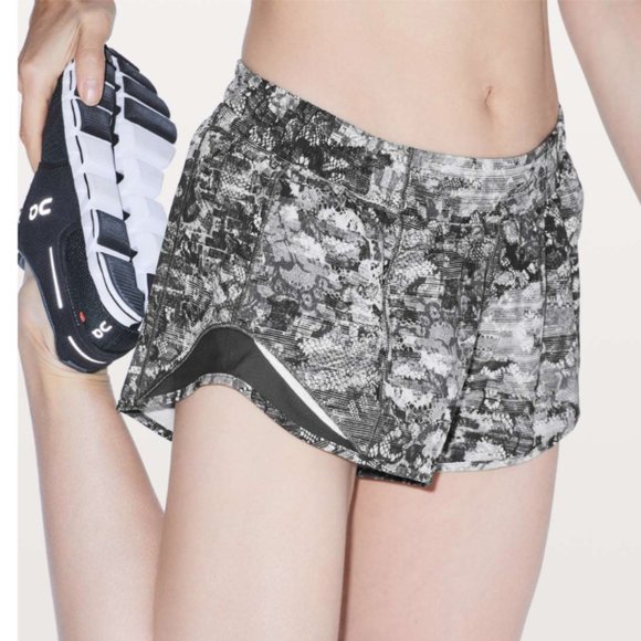lululemon athletica Pants - Lululemon Hotty Hot Short II Masked Lace Star 6